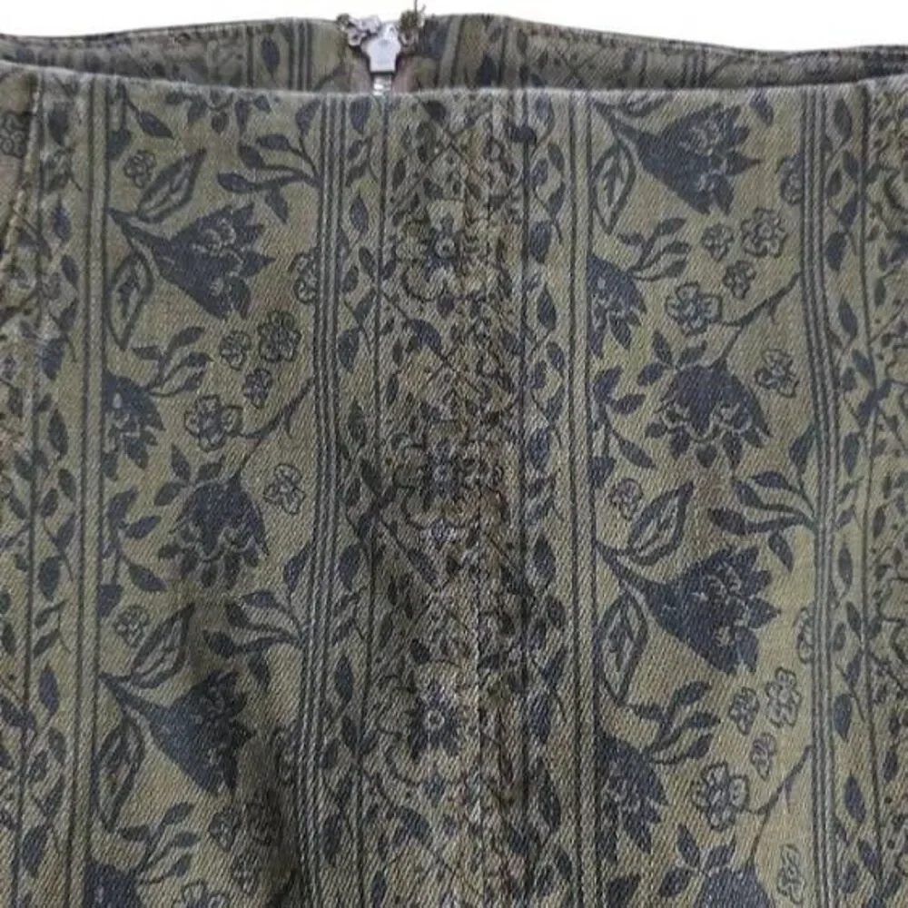 Free People  Women’s Size 12 Olive Modern Denim Floral Print Mini Skirt
